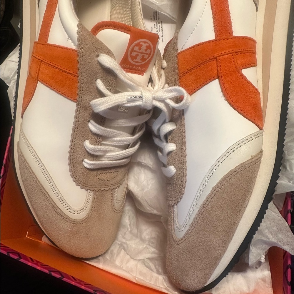 This lace-up sneaker features a retro silhouette and neutral color blocking.